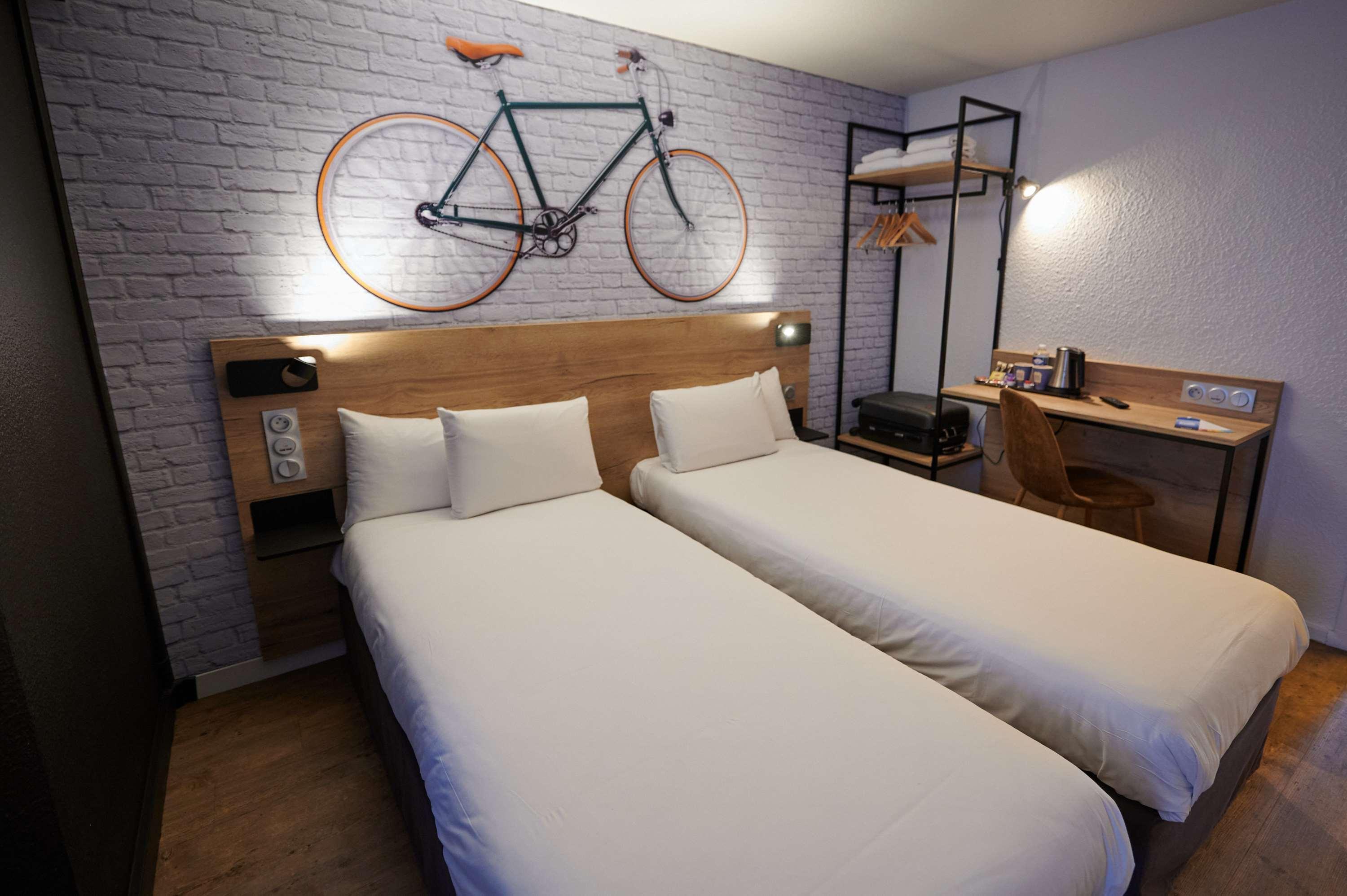 Kyriad Hotel Laval Laval  Eksteriør bilde