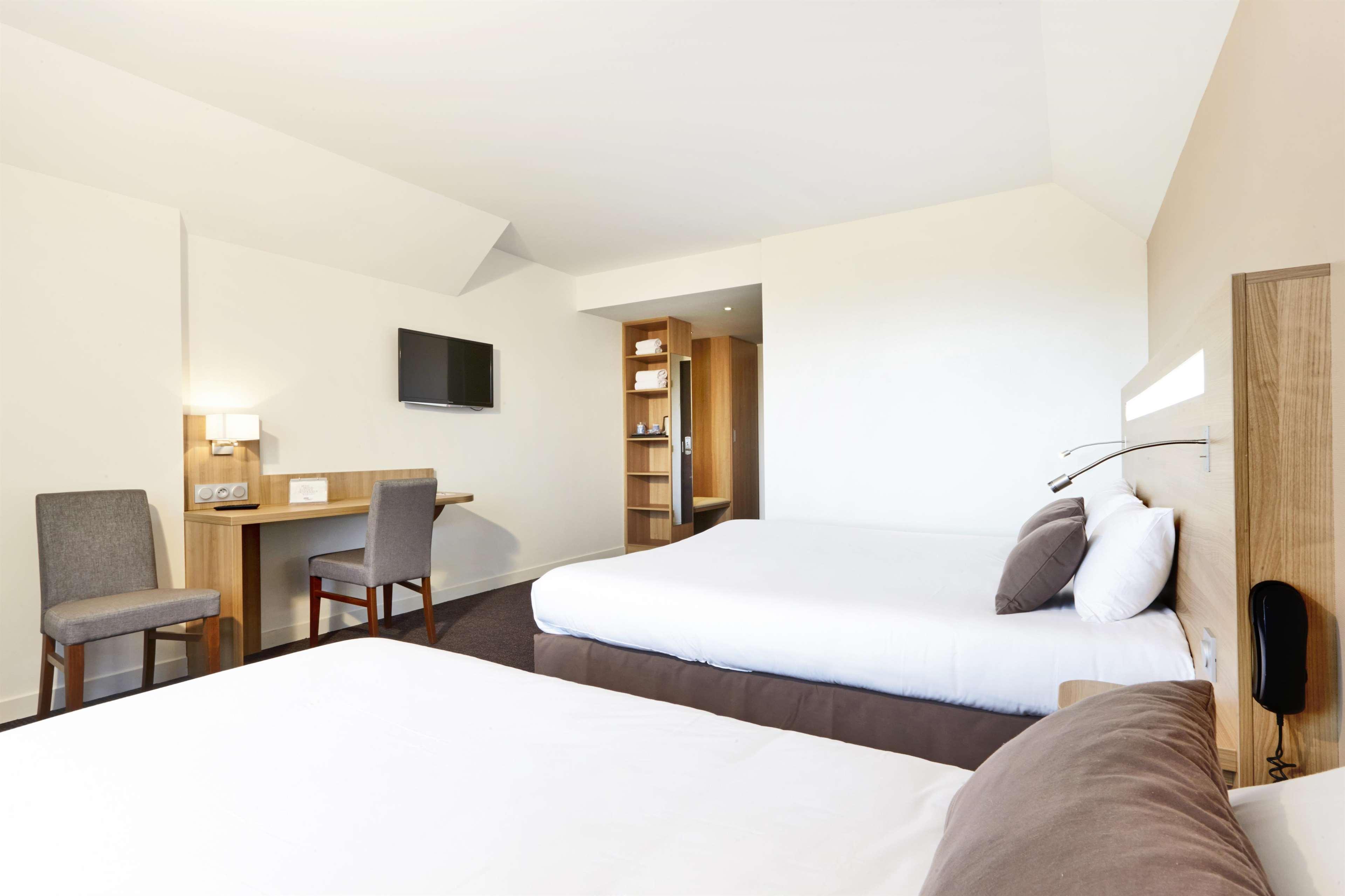Kyriad Hotel Laval Laval  Eksteriør bilde