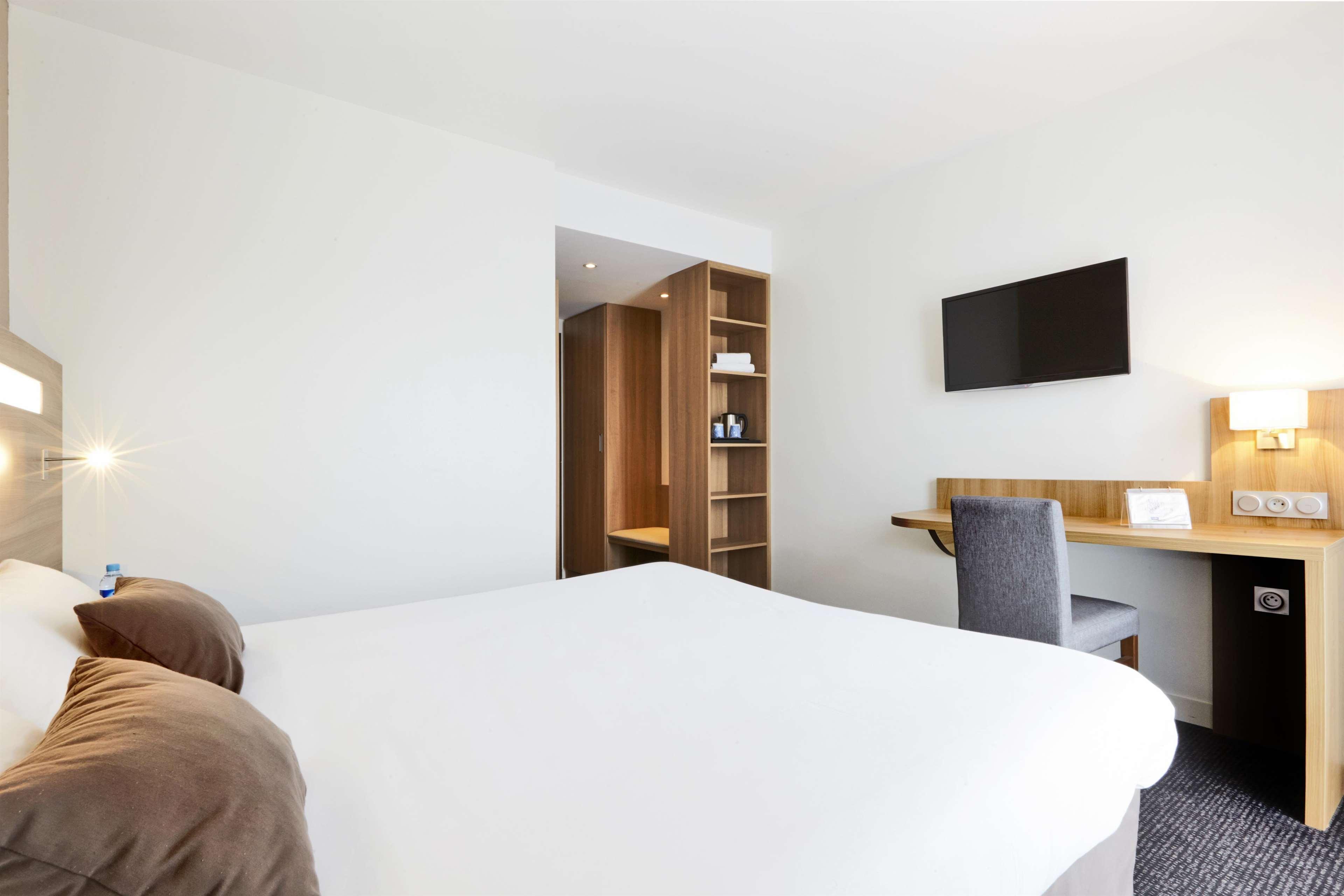 Kyriad Hotel Laval Laval  Eksteriør bilde