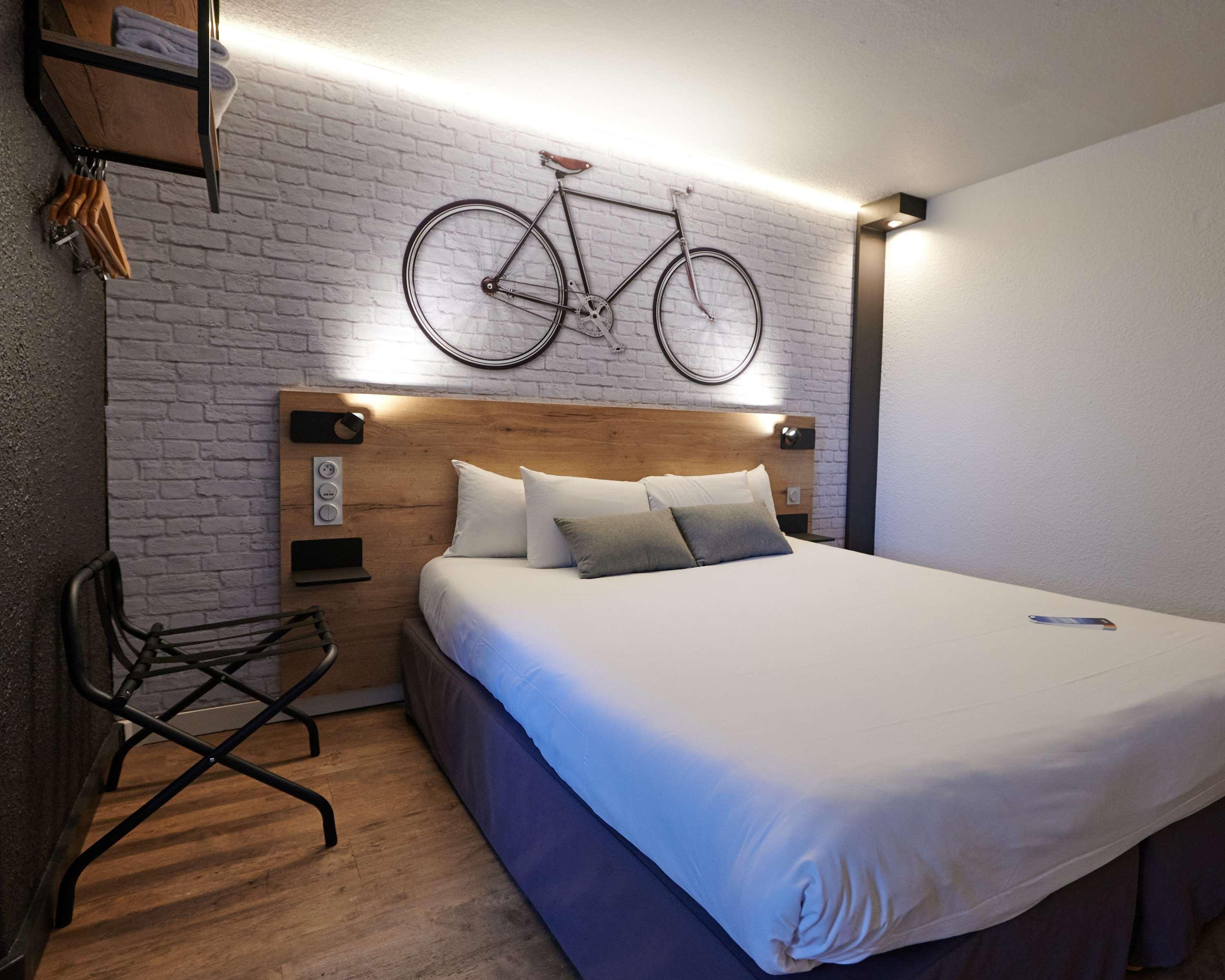 Kyriad Hotel Laval Laval  Eksteriør bilde