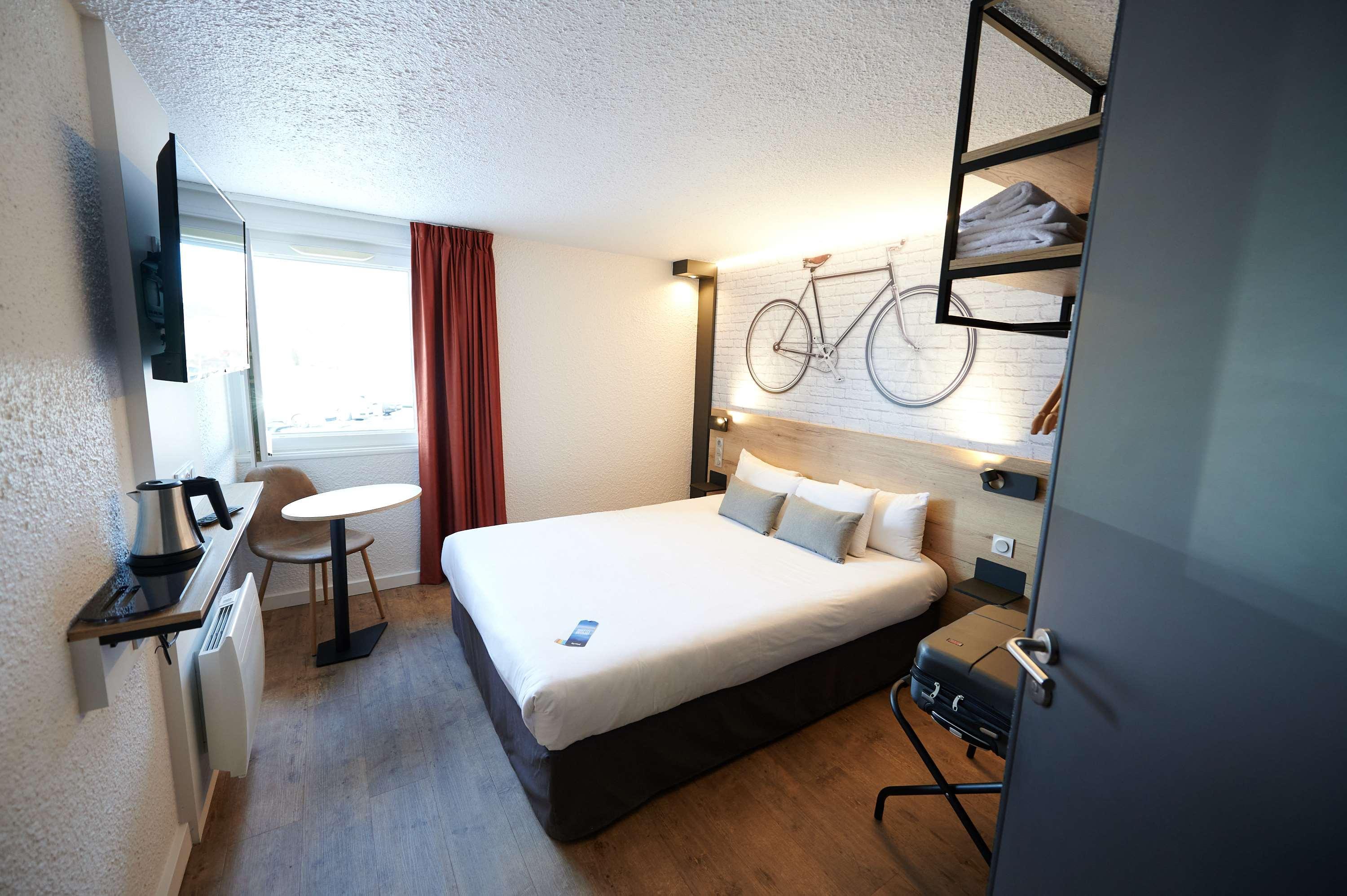 Kyriad Hotel Laval Laval  Eksteriør bilde