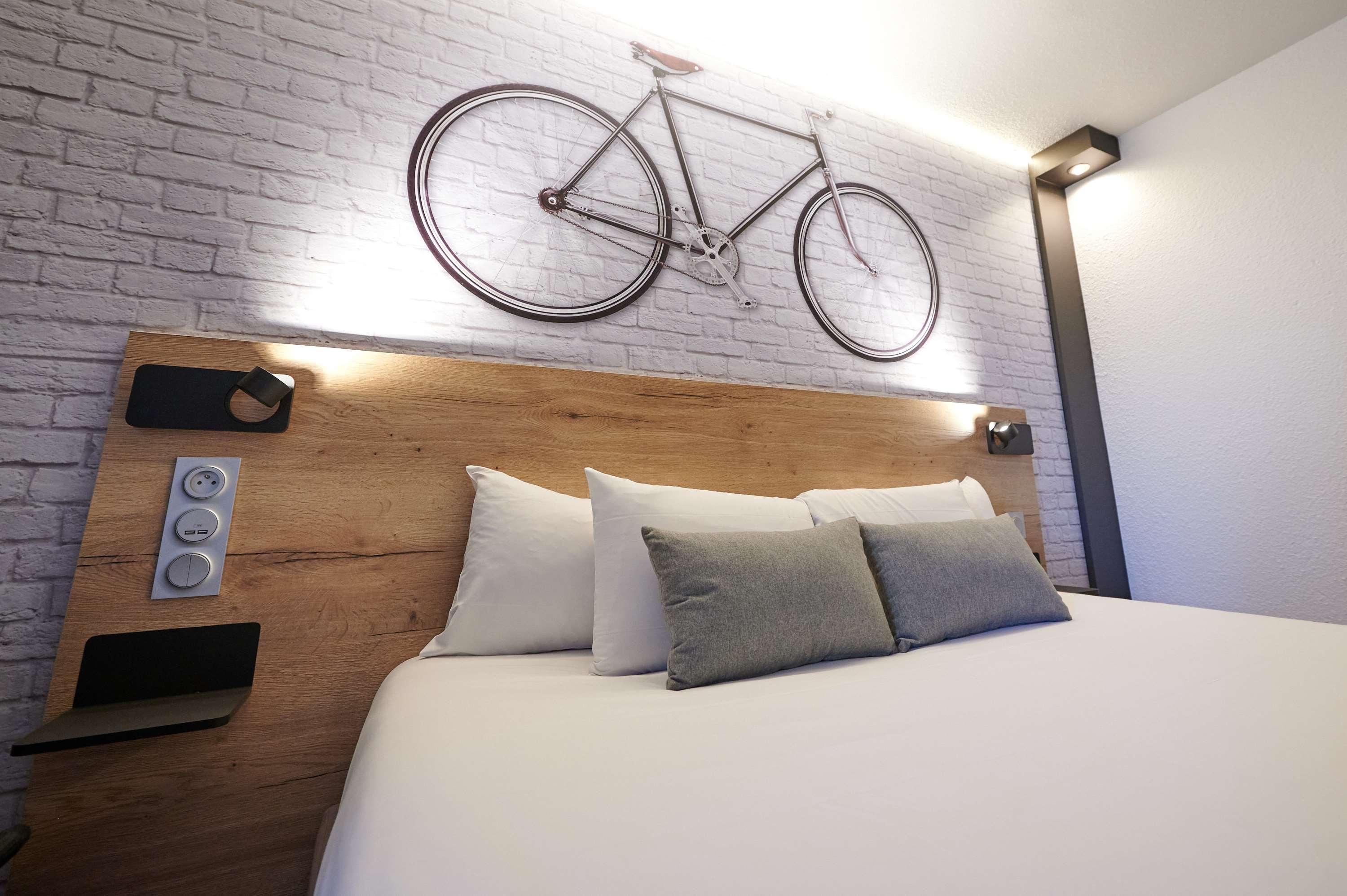 Kyriad Hotel Laval Laval  Eksteriør bilde